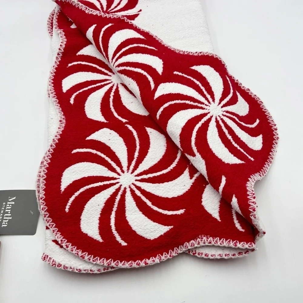 Martha‎ Stewart Scalloped Christmas Peppermint Decorative Throw Blanket Holiday